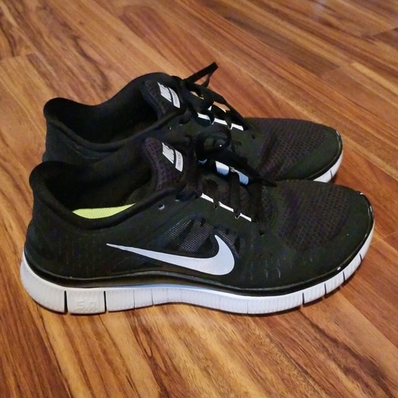 Nike Shoes - Nike Free Run+ 3